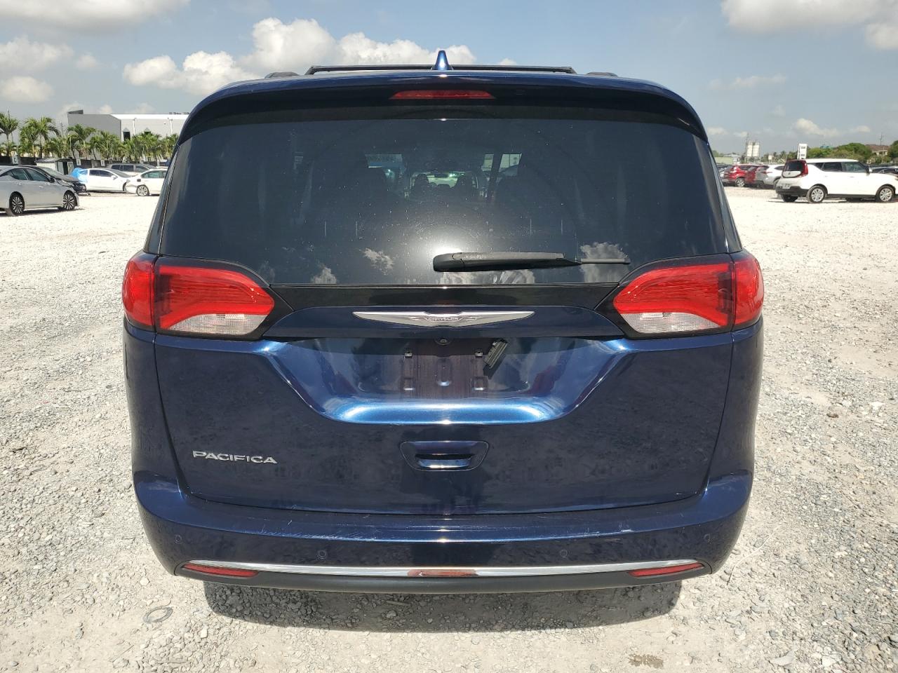 2017 Chrysler Pacifica Touring L VIN: 2C4RC1BG1HR821530 Lot: 57182805