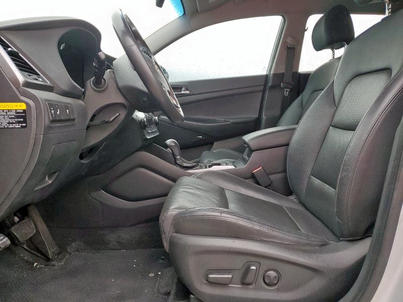 HYUNDAI TUCSON 2017 Серебристый