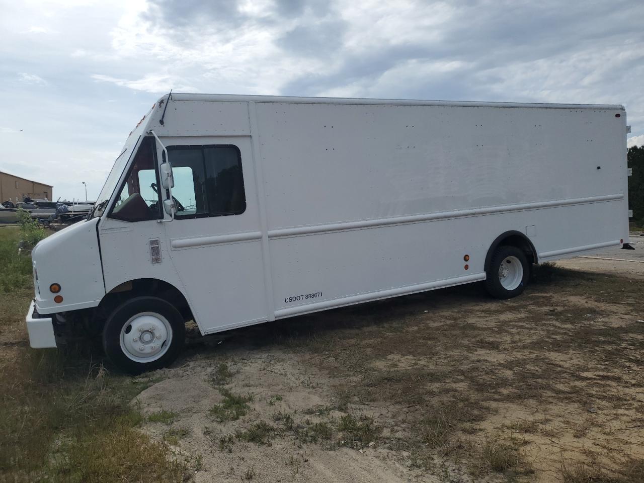 2007 Freightliner Chassis M Line Walk-In Van zu verkaufen in Gaston, SC - Minor Dent/Scratches