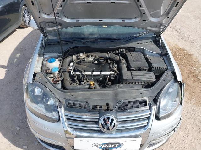 2005 VOLKSWAGEN GOLF TDI S