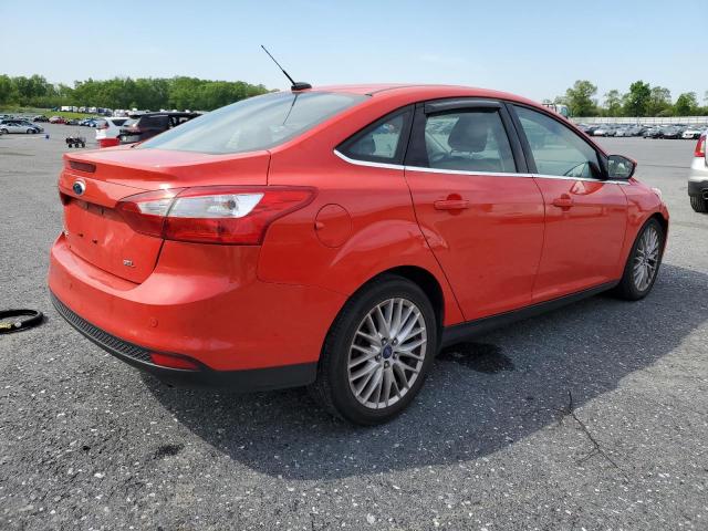 Sedans FORD FOCUS 2012 Czerwony
