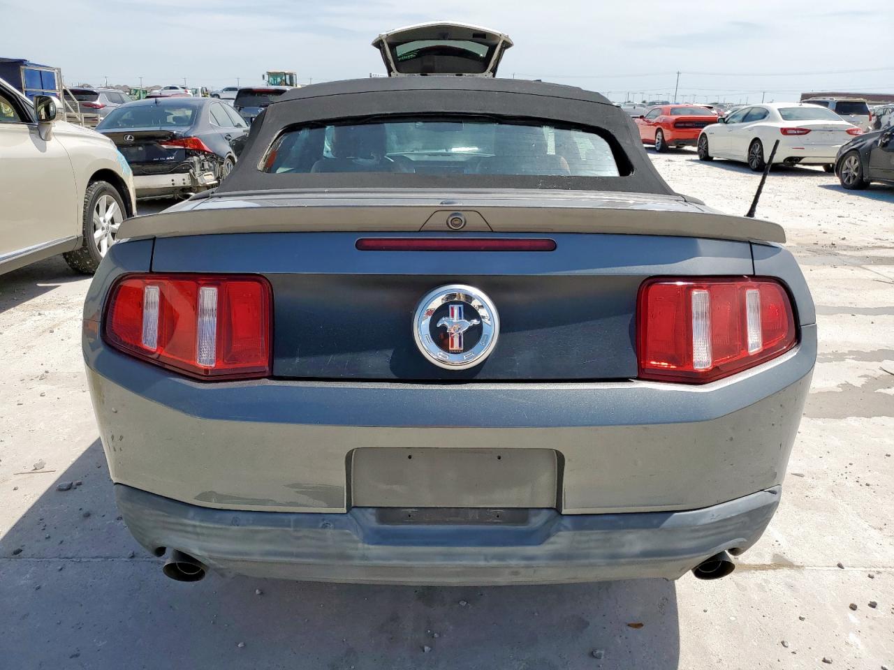 2011 Ford Mustang VIN: 1ZVBP8EM1B5147588 Lot: 56572815