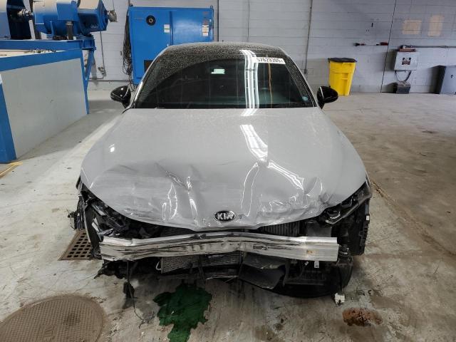  KIA K5 2021 Сріблястий