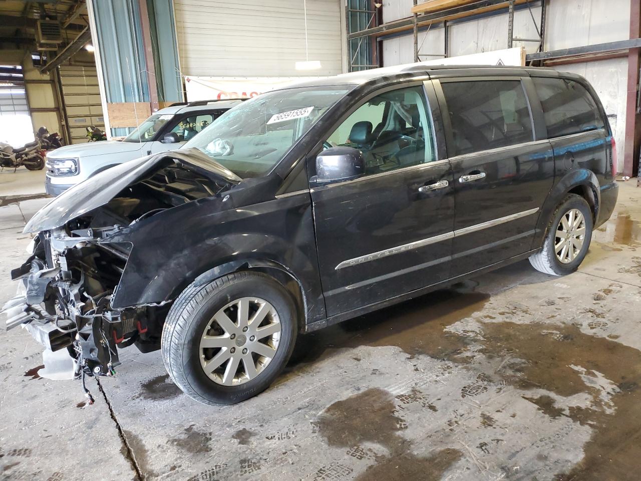 Eldridge, IA에서 판매 중인 2015 Chrysler Town & Country Touring - Front End