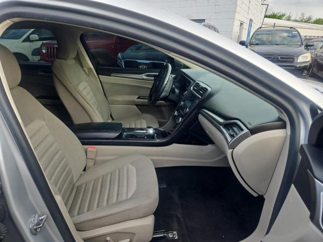Sedans FORD FUSION 2017 Srebrny