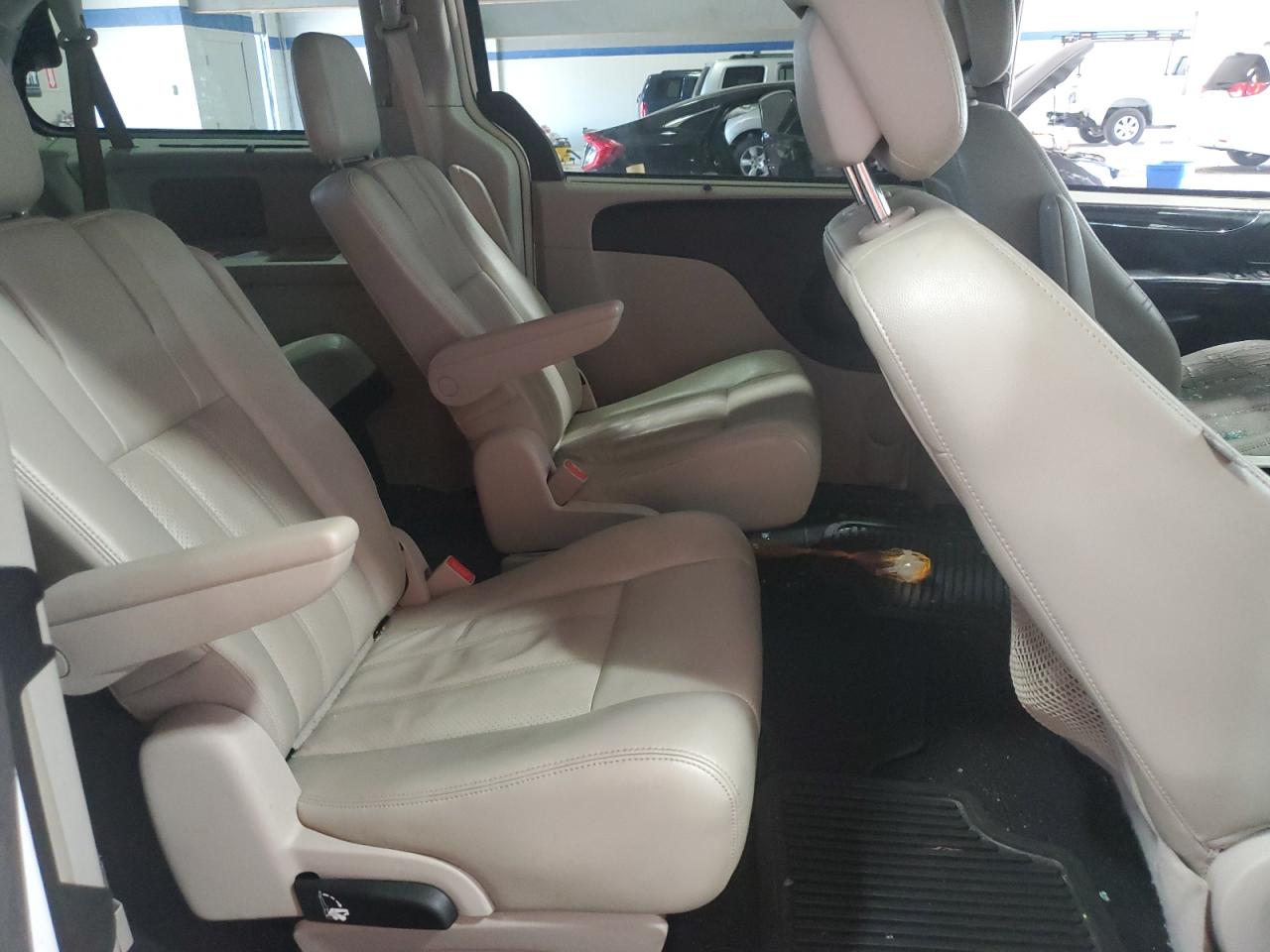 2011 Chrysler Town & Country Touring L VIN: 2A4RR8DG4BR759496 Lot: 57449885