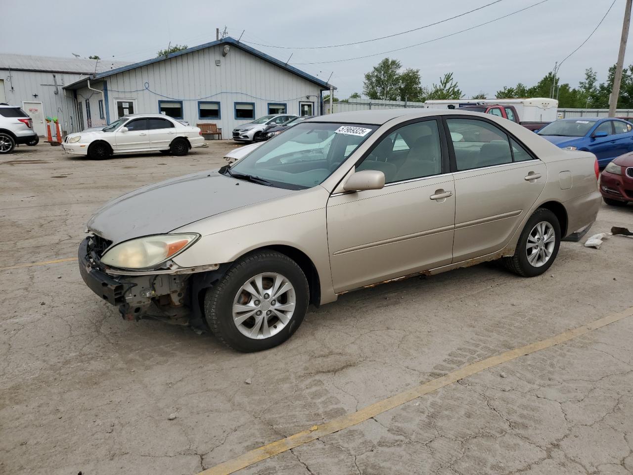 2004 Toyota Camry Le na sprzedaż w Pekin, IL - Front End