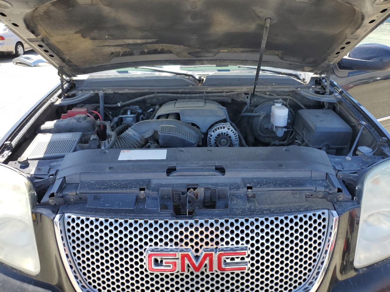 2011 GMC Yukon Xl Denali VIN: 1GKS2MEF9BR321013 Lot: 57113565