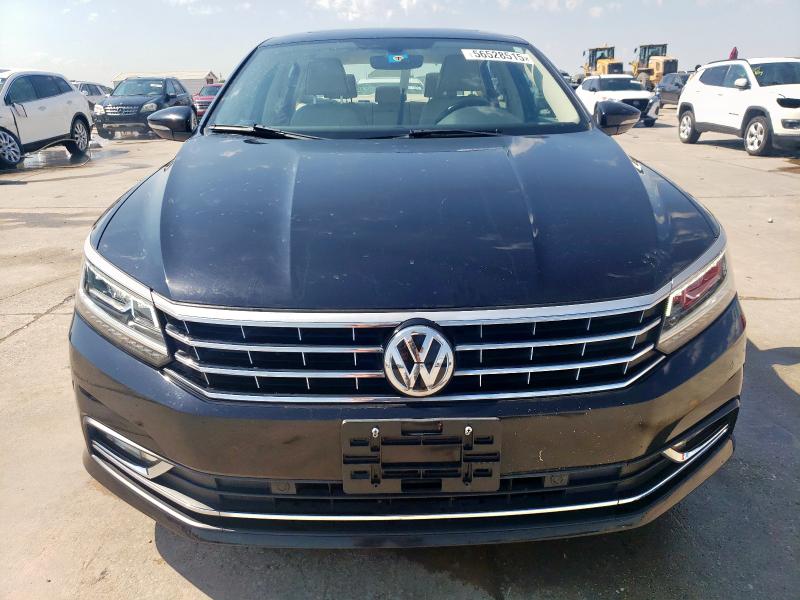 VOLKSWAGEN PASSAT 2017 Черный