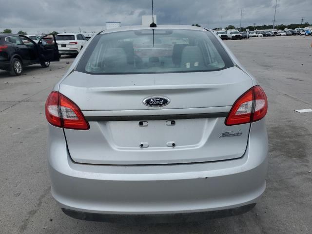 Sedans FORD FIESTA 2012 Srebrny