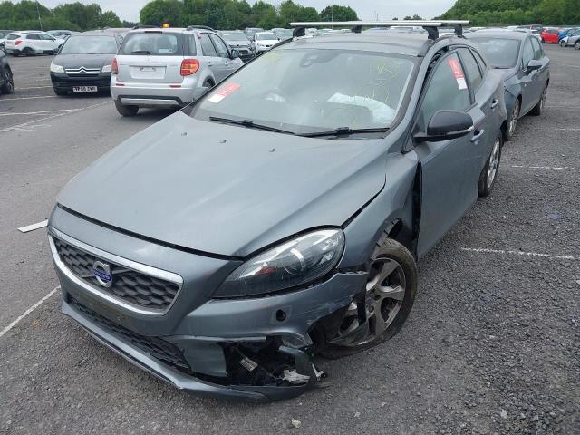 VOLVO V40 CROSS 2016