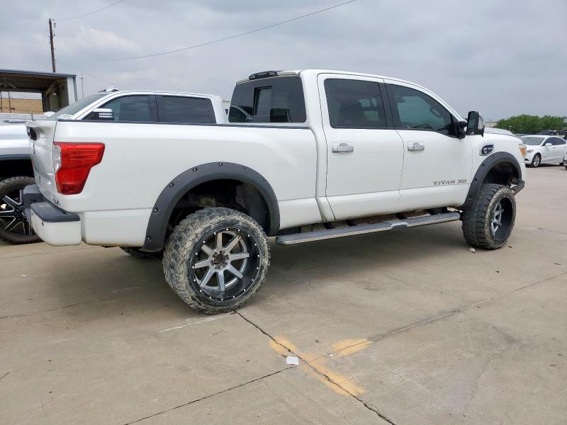 Pickups NISSAN TITAN 2016 Biały