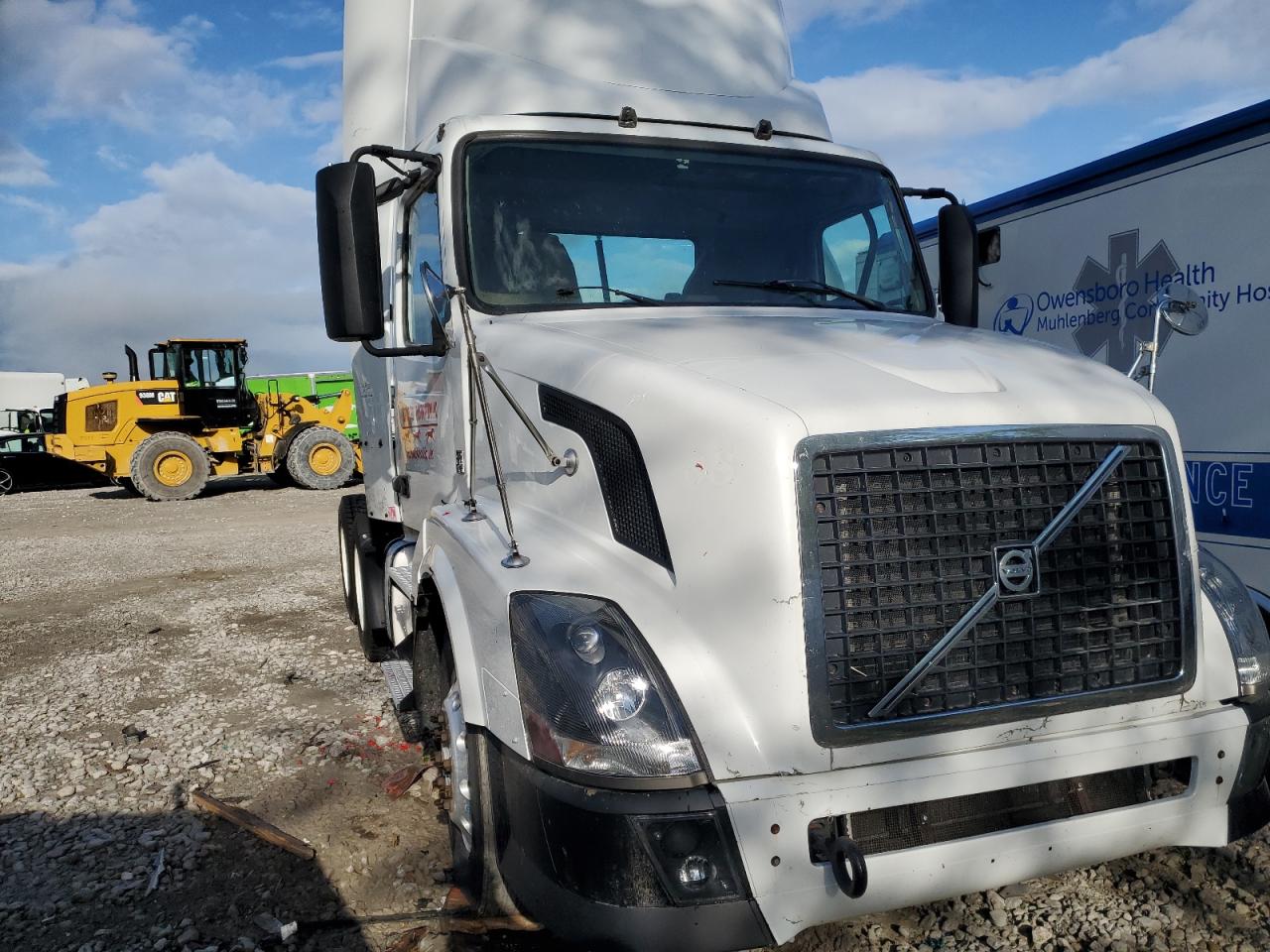 2013 Volvo Vnl Semi Truck for Sale in Louisville, KY - All Over