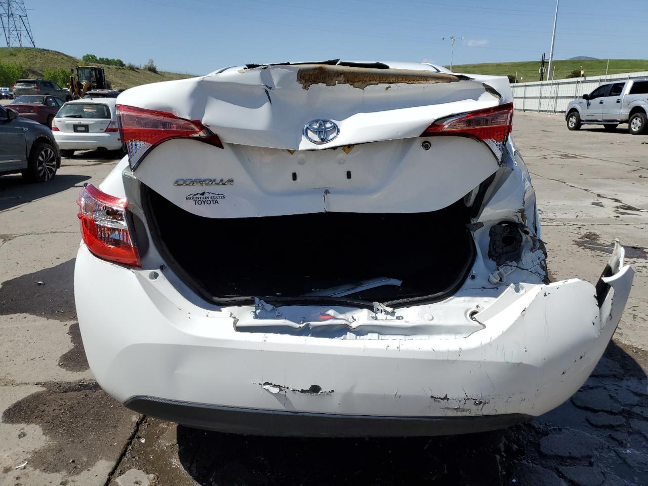 2018 Toyota Corolla L VIN: 2T1BURHE8JC071827 Lot: 57110225