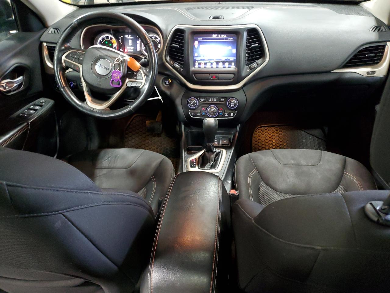 2016 Jeep Cherokee Latitude VIN: 1C4PJLCS5GW275784 Lot: 58617835