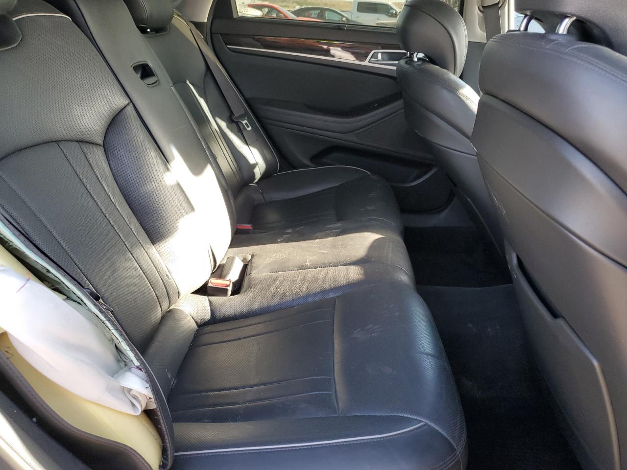 2015 Hyundai Genesis 3.8L VIN: KMHGN4JE9FU061569 Lot: 58768505