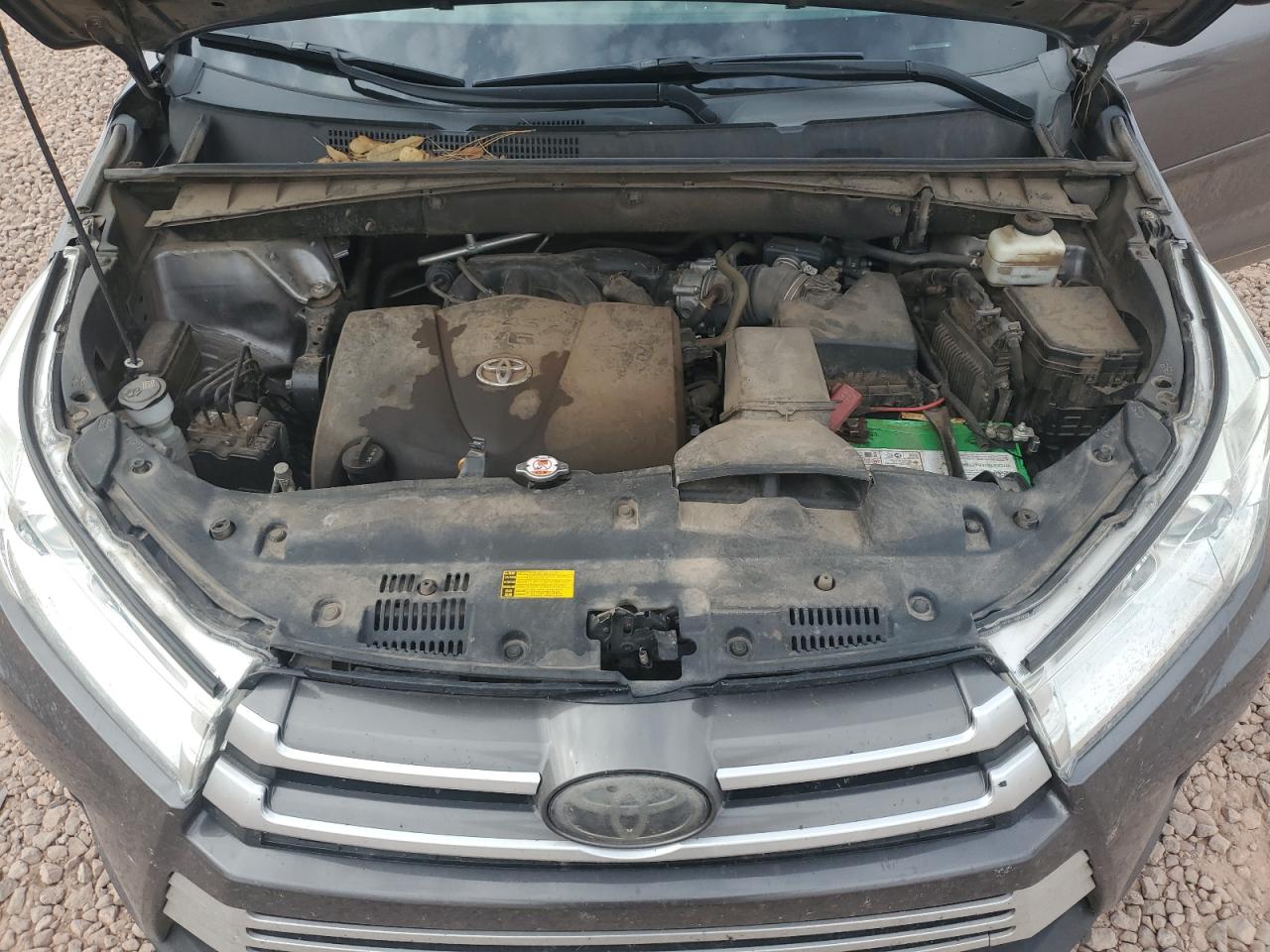 2018 Toyota Highlander Le VIN: 5TDBZRFHXJS812985 Lot: 58732535
