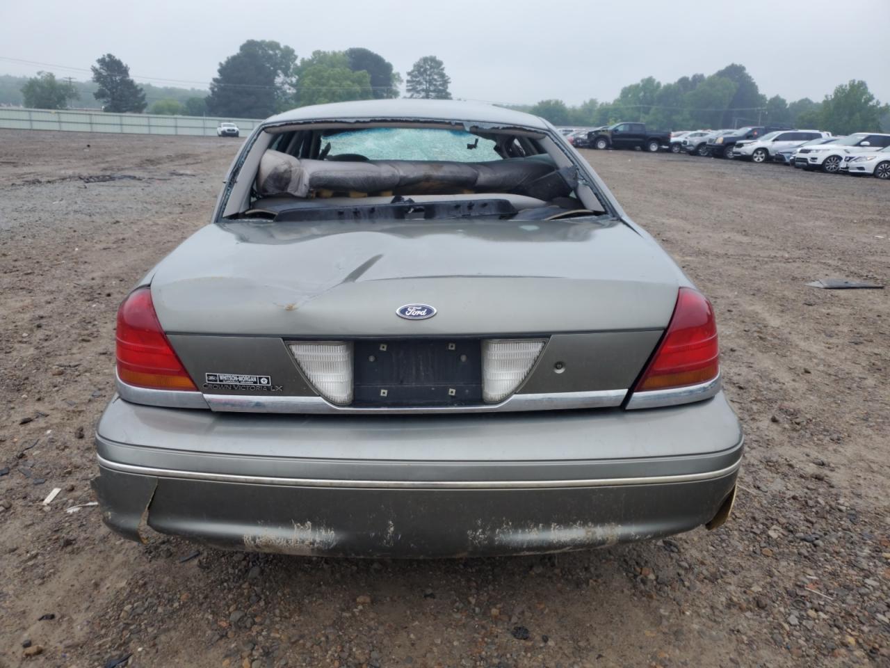 1999 Ford Crown Victoria Lx VIN: 2FAFP74WXXX135615 Lot: 56041175