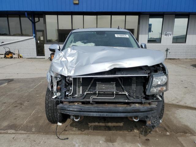  CHEVROLET SUBURBAN 2013 Srebrny
