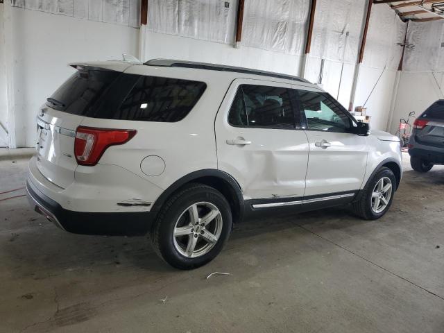 Parquets FORD EXPLORER 2016 Biały