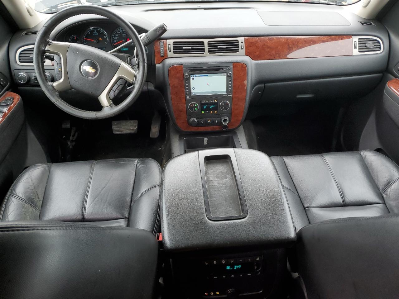 2013 Chevrolet Suburban K1500 Lt VIN: 1GNSKJE7XDR240499 Lot: 56840915