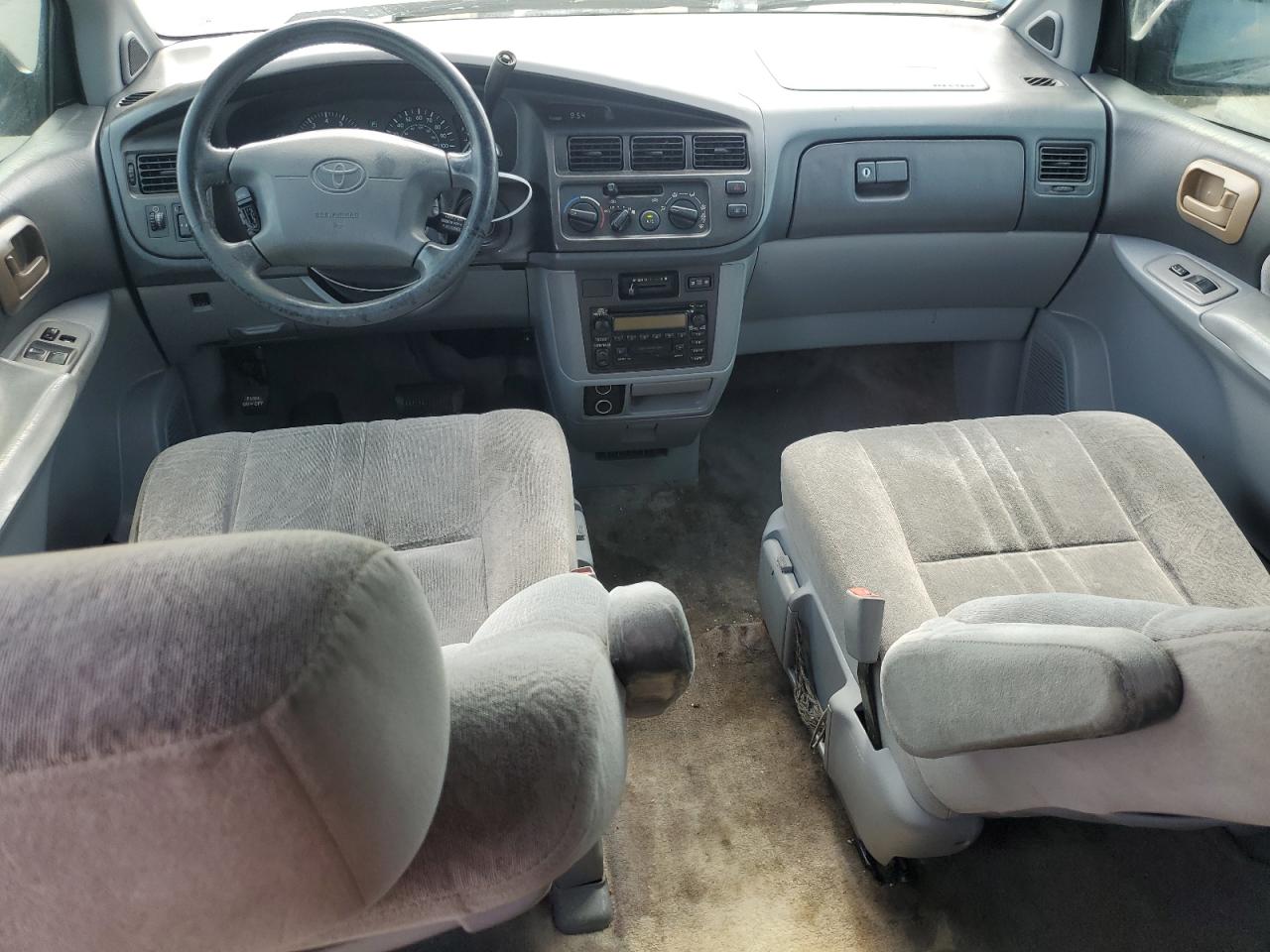 2000 Toyota Sienna Le VIN: 4T3ZF13C4YU181516 Lot: 55500365