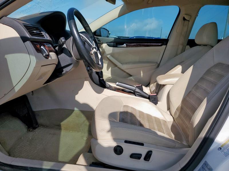 Sedans VOLKSWAGEN PASSAT 2013 Biały