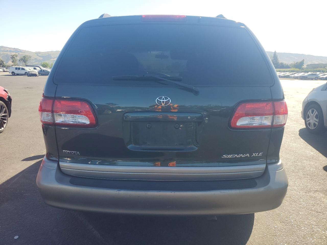 2002 Toyota Sienna Le VIN: 4T3ZF13C32U468210 Lot: 55858245