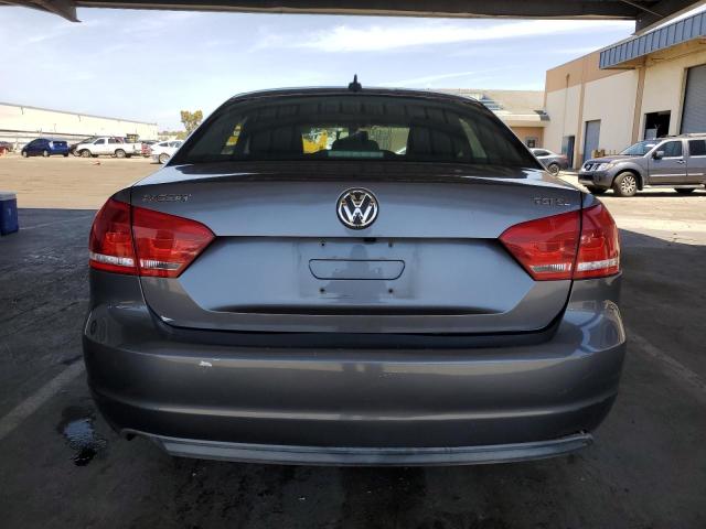 Sedans VOLKSWAGEN PASSAT 2014 Szary