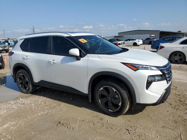 NISSAN ROGUE 2024 White