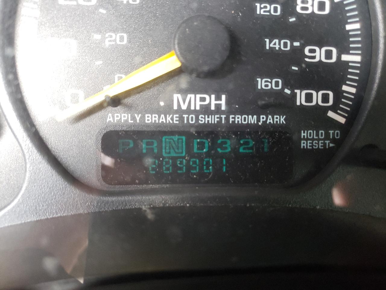 2001 Chevrolet Suburban C1500 VIN: 3GNEC16T81G222813 Lot: 55534705