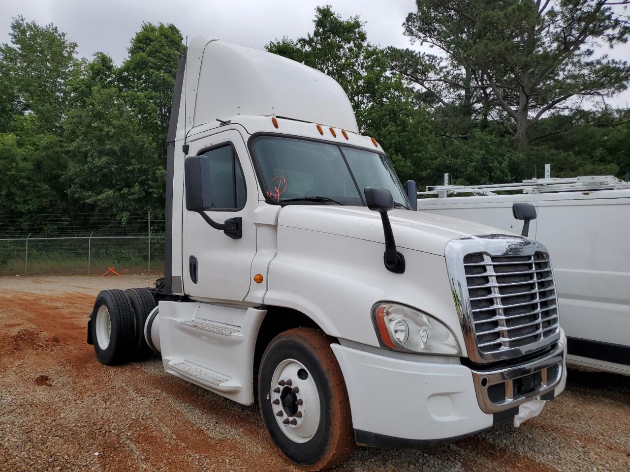 2014 Freightliner Cascadia 125 Semi Truck zu verkaufen in Tanner, AL - Minor Dent/Scratches