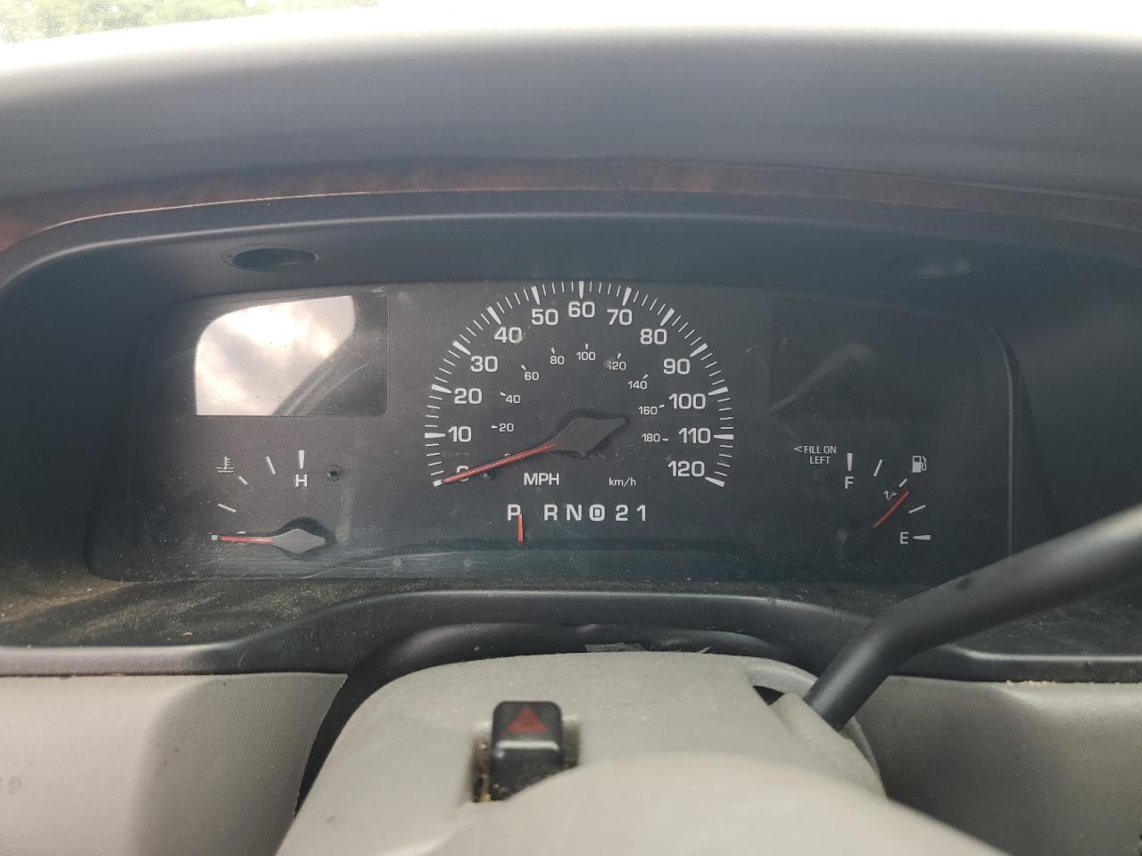 2002 Lincoln Town Car Executive VIN: 1LNHM81W02Y613809 Lot: 64947255