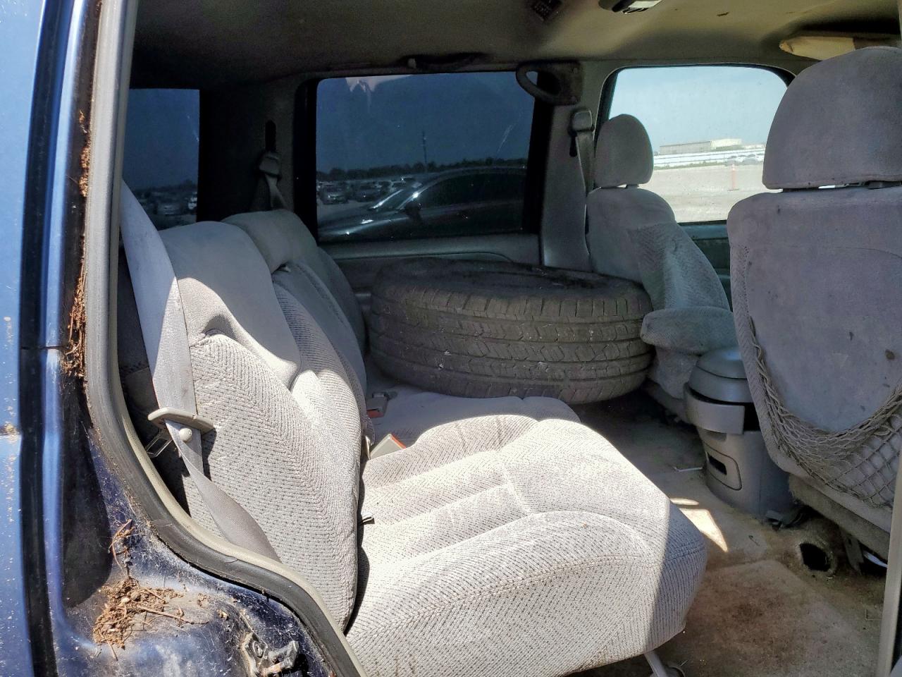 1998 Chevrolet Tahoe C1500 VIN: 1GNEC13R7WJ337515 Lot: 57003505