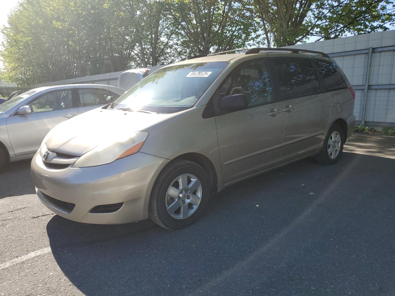 2006 Toyota Sienna Ce للبيع في Arlington، WA - Front End
