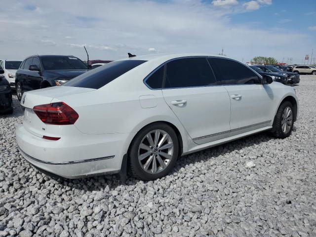  VOLKSWAGEN PASSAT 2017 Белый