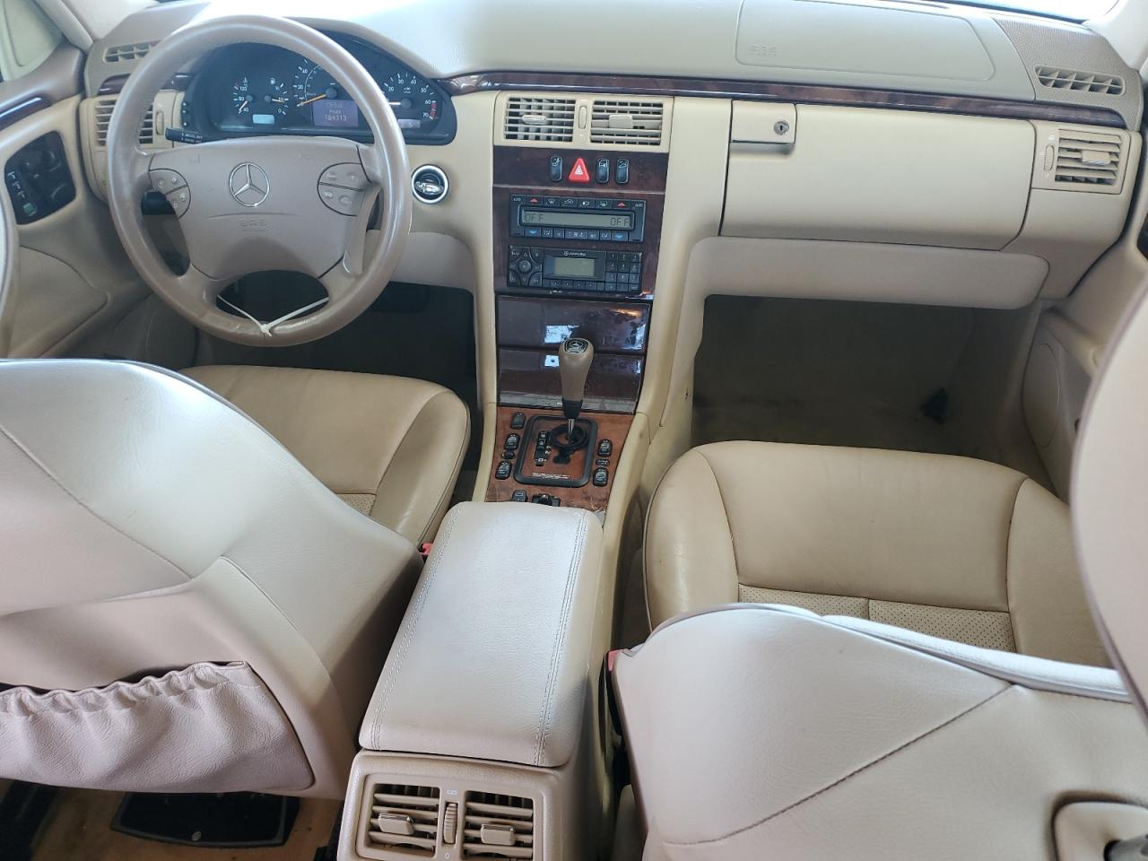 2000 Mercedes-Benz E 320 VIN: WDBJF65J2YB160984 Lot: 54816465