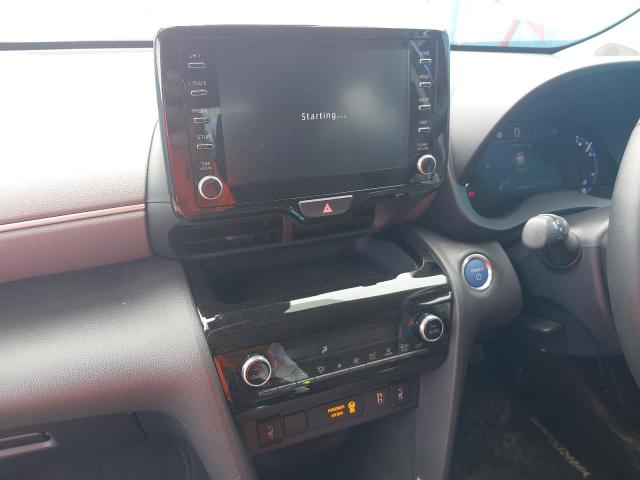 2024 TOYOTA YARIS CROS
