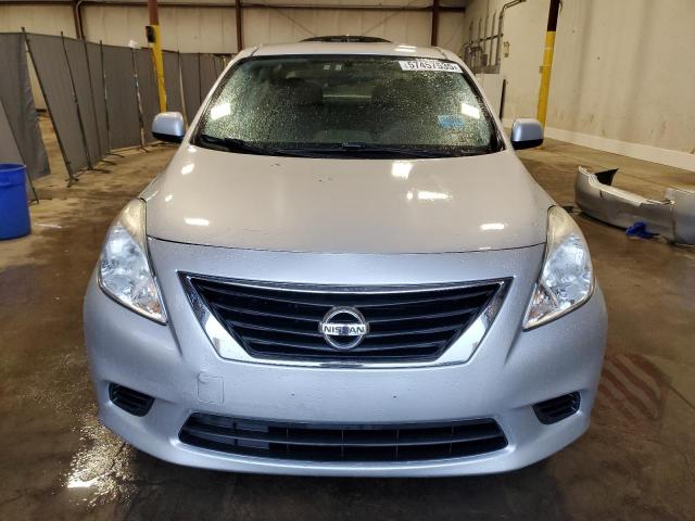  NISSAN VERSA 2014 Srebrny