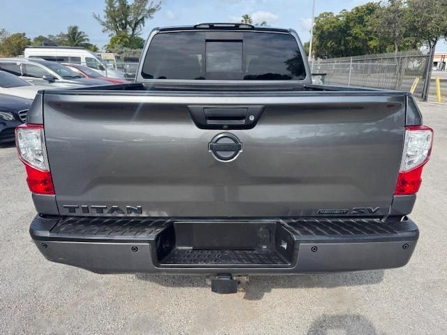  NISSAN TITAN 2019 Szary