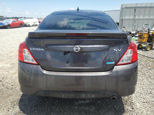 Sedans NISSAN VERSA 2015 Szary