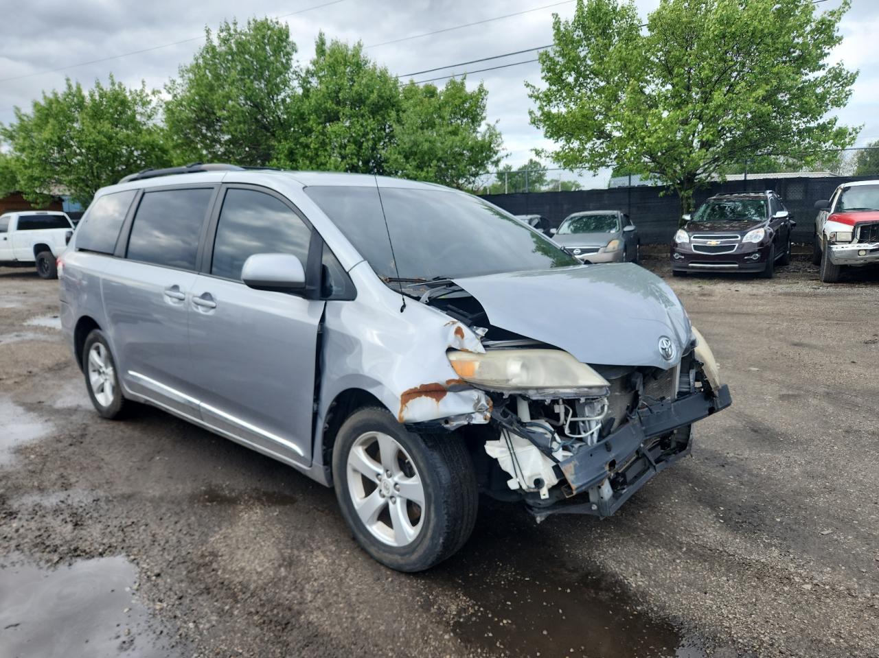 2012 Toyota Sienna Le for Sale in Columbus, OH - Front End