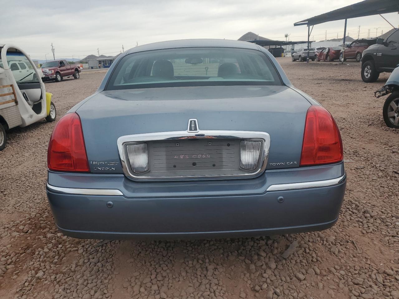 2004 Lincoln Town Car Ultimate VIN: 1LNHM83W74Y648282 Lot: 81128805