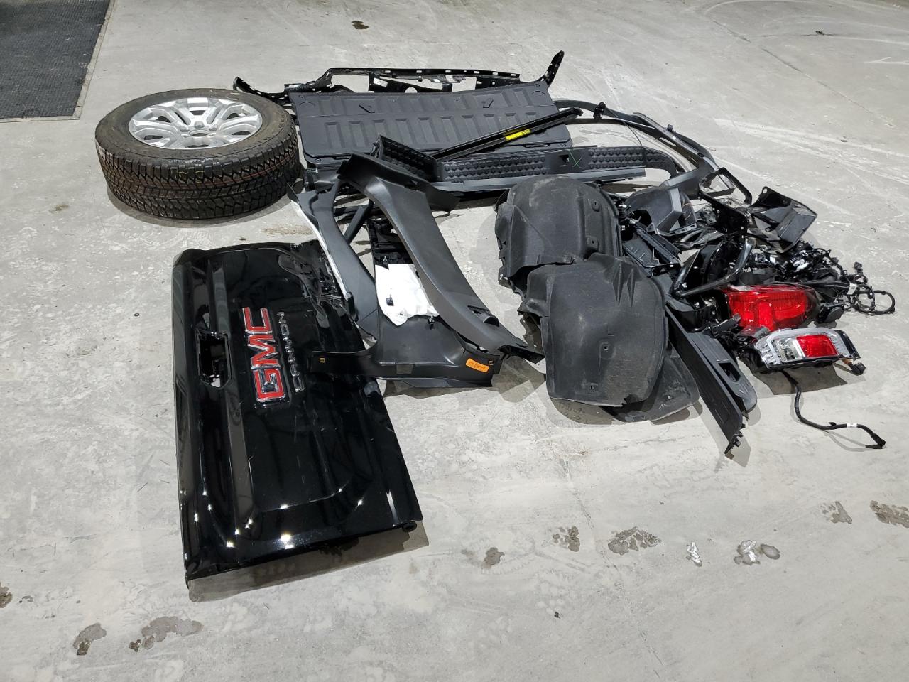 2024 GMC Canyon At4 VIN: 1GTP6DEK8R1253511 Lot: 56475835