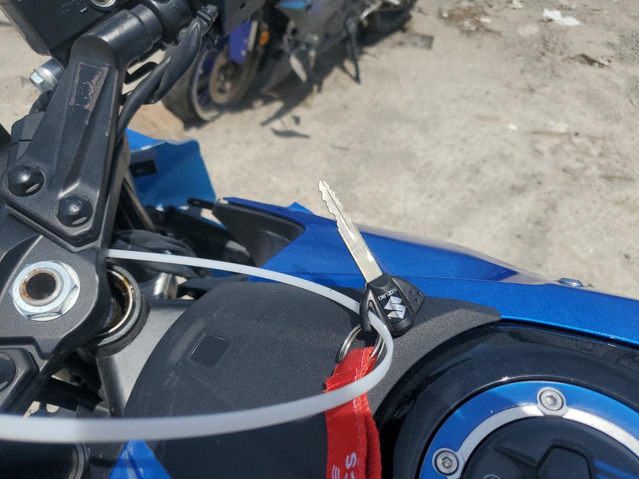 2024 Suzuki Gsx800 F VIN: JS1EM13B3R7103618 Lot: 56392005