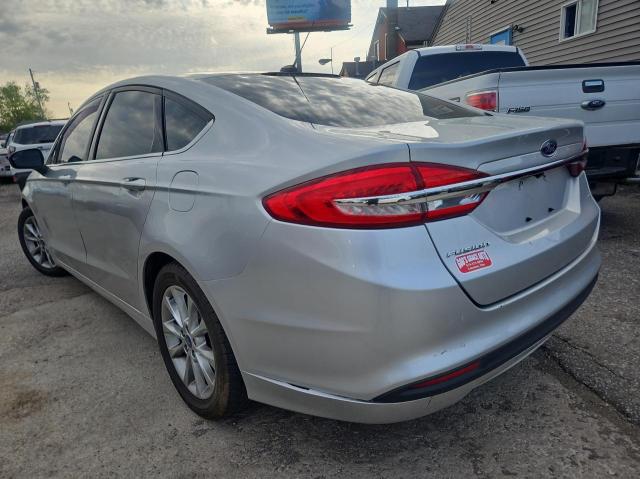 Sedans FORD FUSION 2017 Srebrny