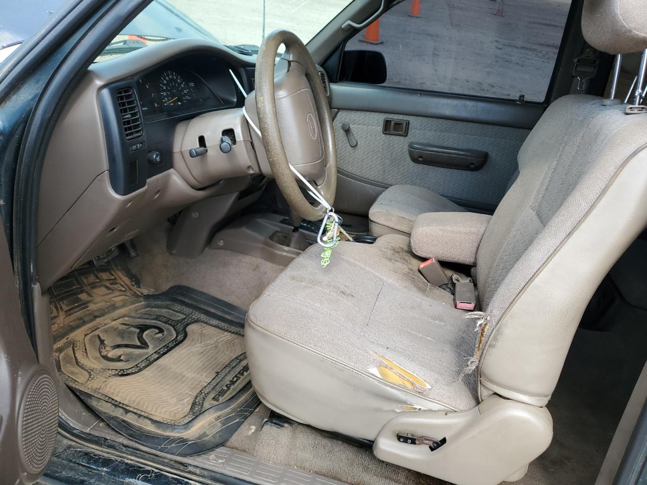 1996 Toyota Tacoma Xtracab VIN: 4TAWN72N2TZ177352 Lot: 56666295