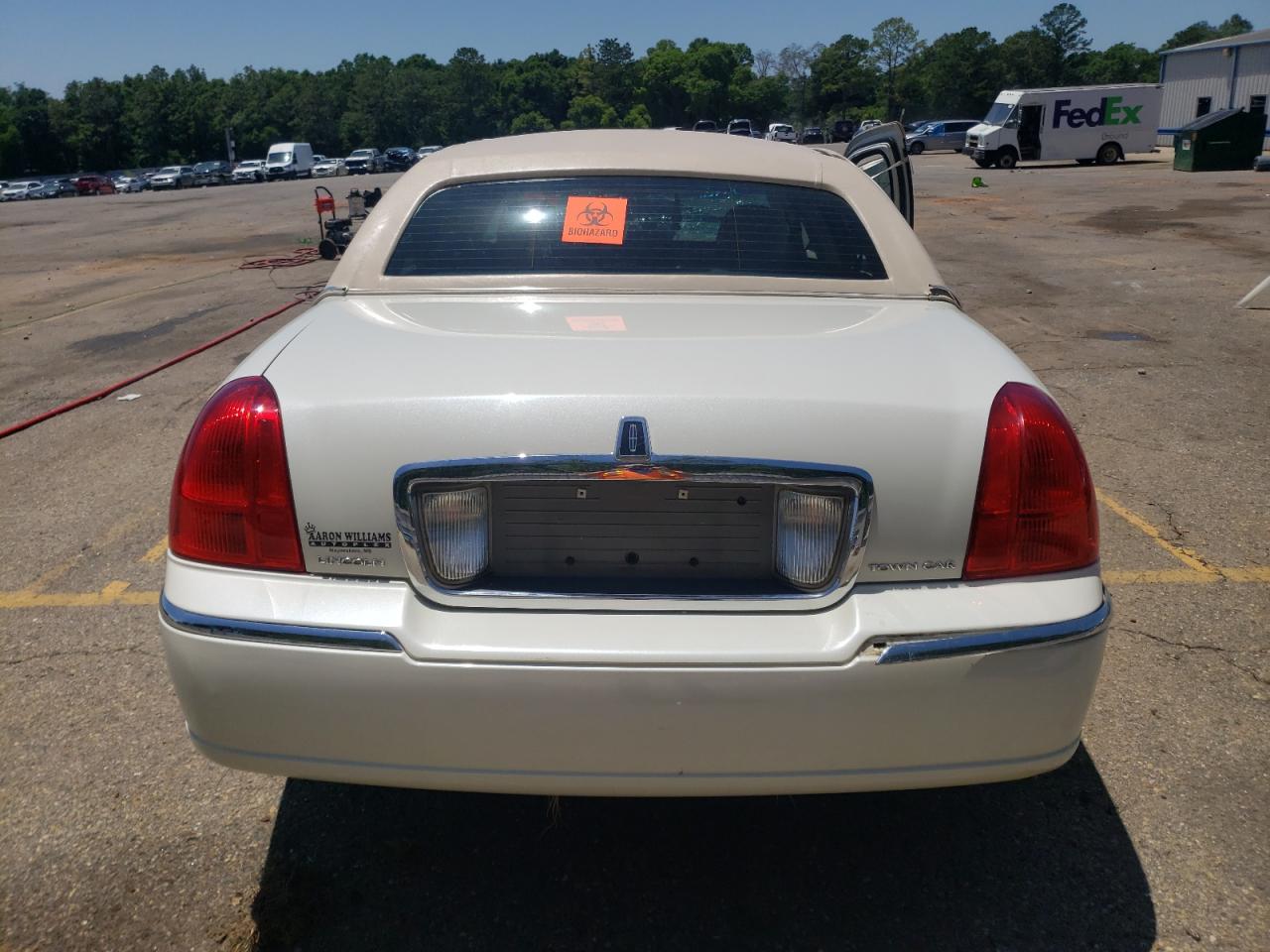 2006 Lincoln Town Car Signature Limited VIN: 1LNHM82V96Y648893 Lot: 57949075