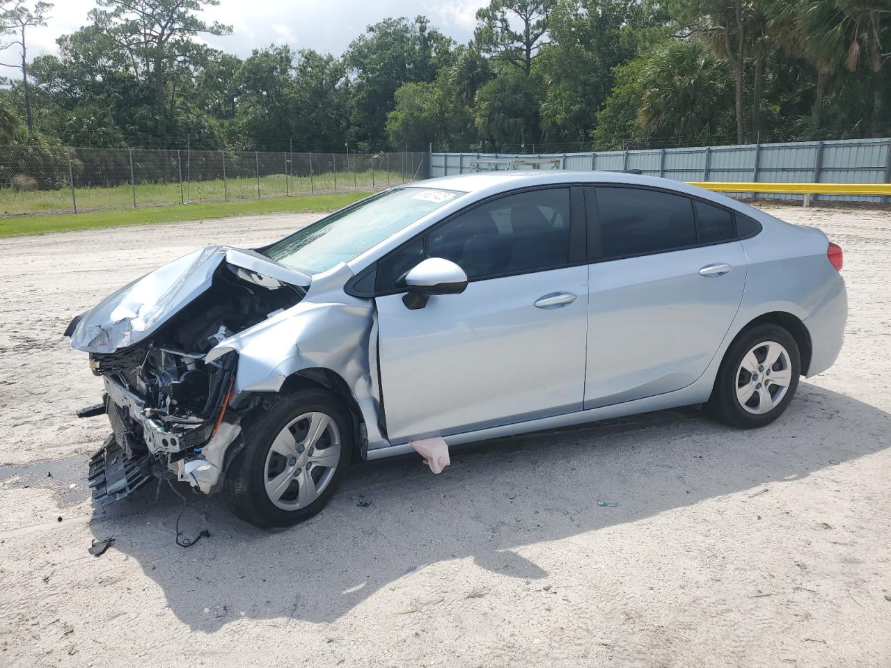 2017 Chevrolet Cruze Ls de vânzare în Fort Pierce, FL - Front End