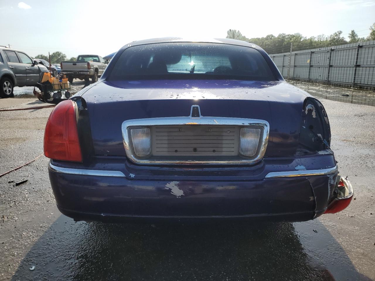 2003 Lincoln Town Car Executive VIN: 1LNHM81W93Y626432 Lot: 57315475